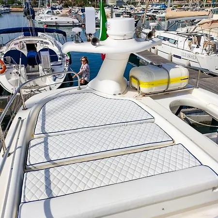 Bateau-hôtel Mic Nic *