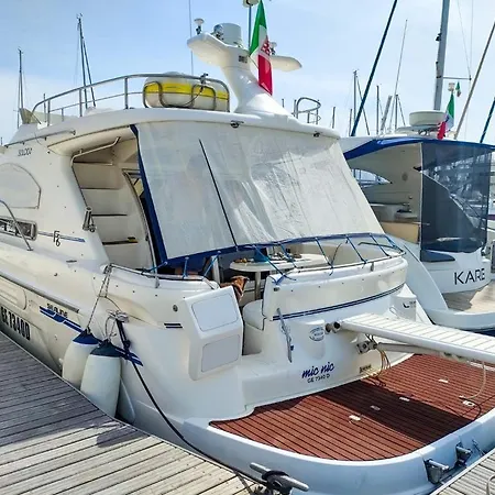 Bateau-hôtel Mic Nic *